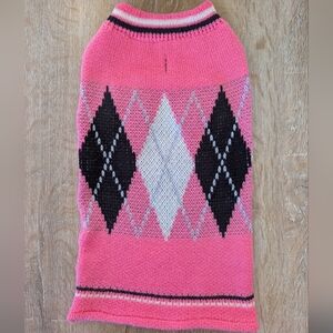 Argyle Pattern Pink dog Sweater with leash hole new without tags